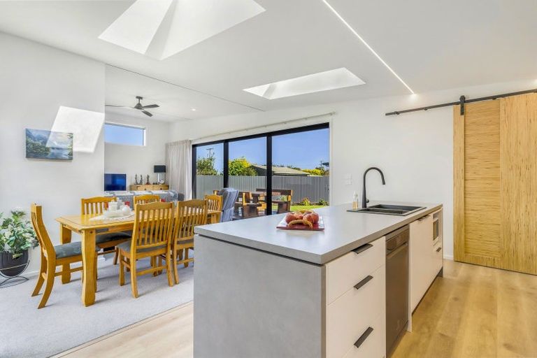 Photo of property in 42 Mary Street, Winton, 9720