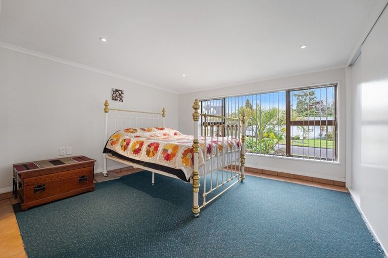 Photo of property in 13 Winstone Place, Highlands Park, New Plymouth, 4312