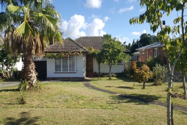 Photo of property in 17 Amberley Avenue, Te Atatu South, Auckland, 0610