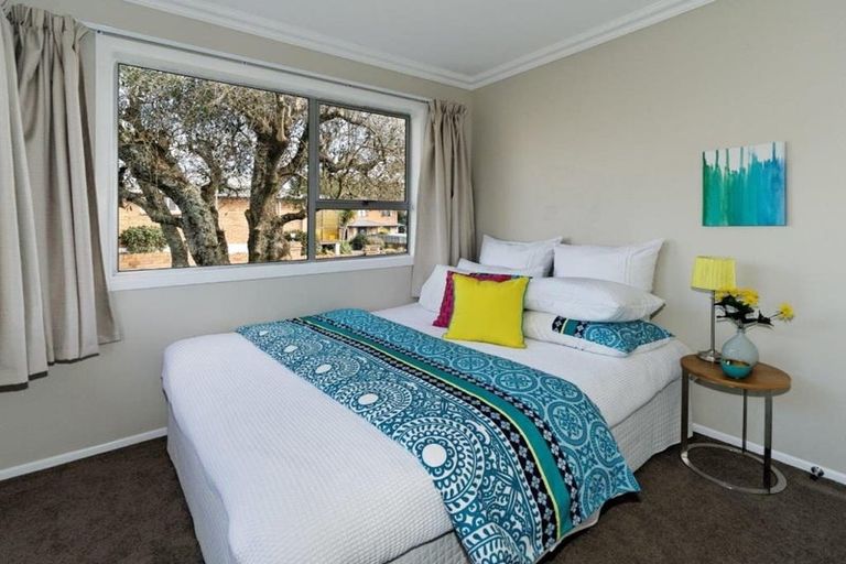 Photo of property in 4204a Great North Road, Glendene, Auckland, 0602