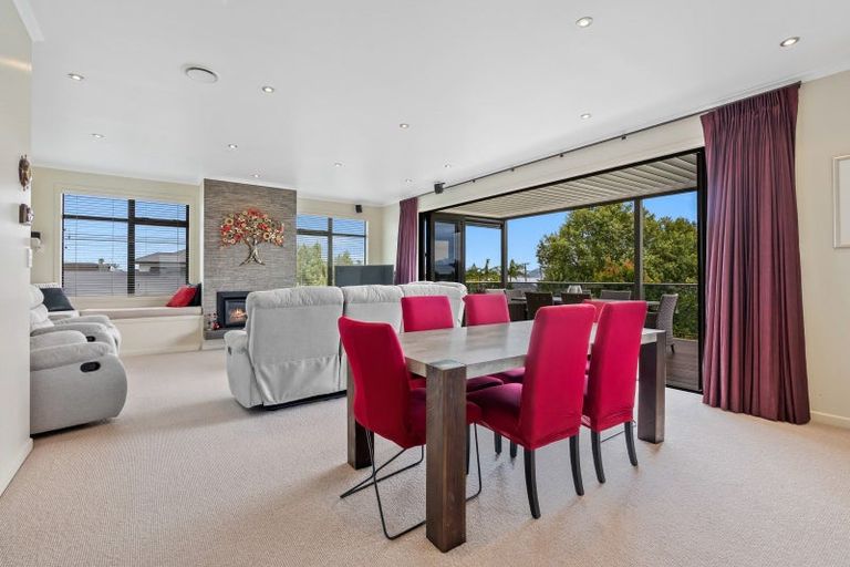 Photo of property in 16 Fred Carr Place, One Tree Point, 0118