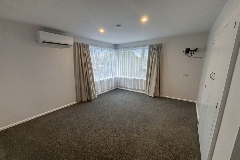 Photo of property in 2/402a Wairakei Road, Burnside, Christchurch, 8053