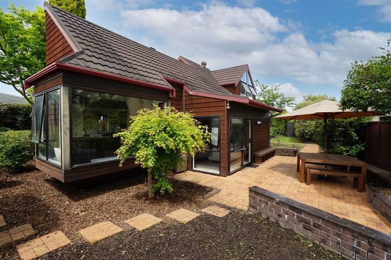 Photo of property in 23 Kensington Place, Fairfield, Hamilton, 3214