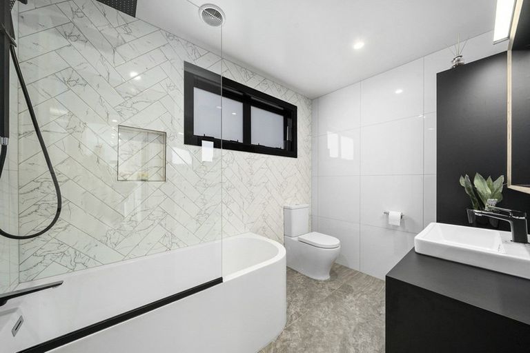 Photo of property in 42 Albatross Close, Whitby, Porirua, 5024