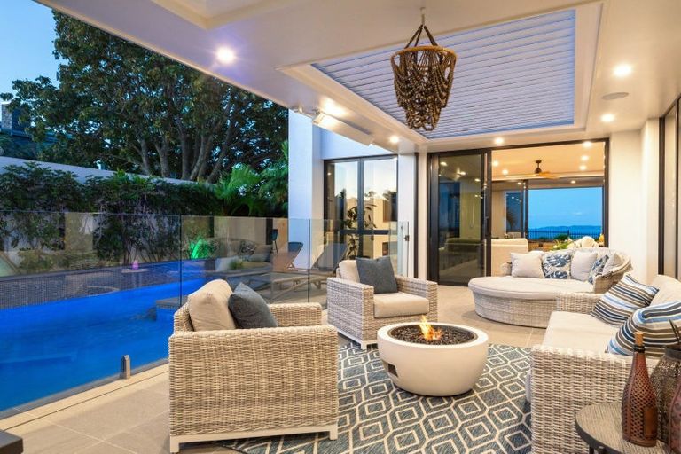 Photo of property in 90 Marine Parade, Mellons Bay, Auckland, 2014