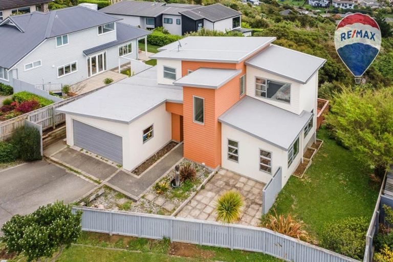 Photo of property in 137 Endeavour Drive, Whitby, Porirua, 5024