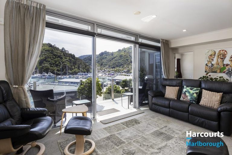Photo of property in Oxleys Rock Apartments, 303/6 London Quay, Picton, 7220