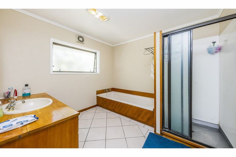 Photo of property in 3 Compass Place, Te Atatu Peninsula, Auckland, 0610