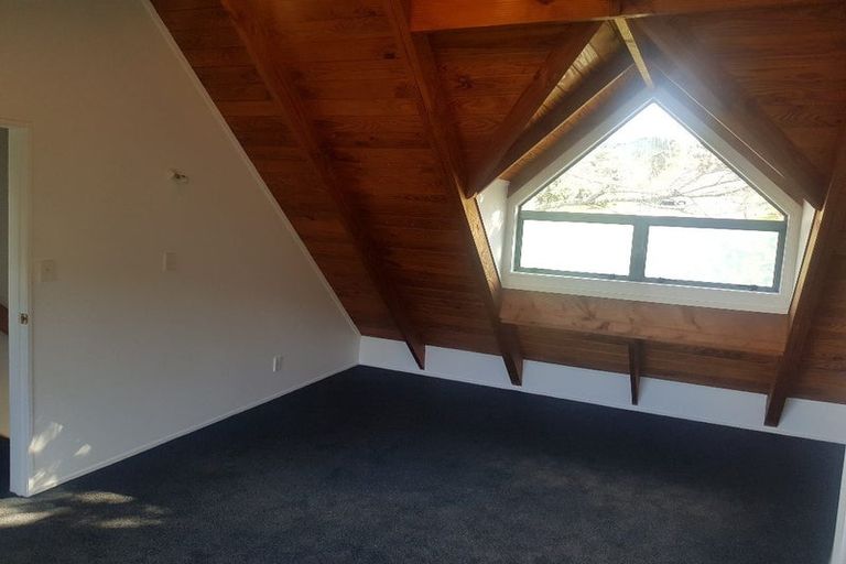 Photo of property in 1/22 Valecrest Place, Bayview, Auckland, 0629