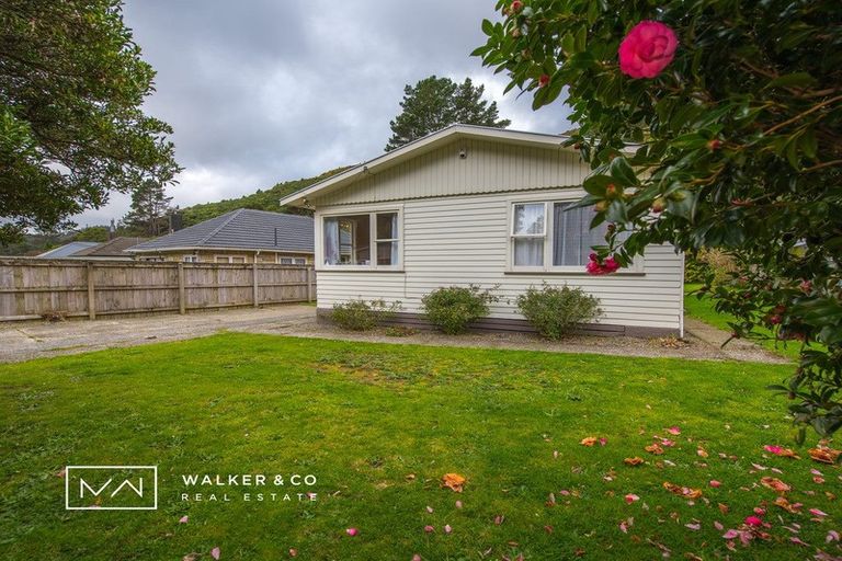 Photo of property in 61 Sunny Grove, Wainuiomata, Lower Hutt, 5014