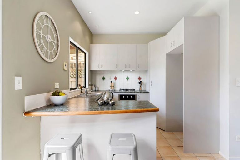 Photo of property in 3/8 Tuscany Way, Te Atatu Peninsula, Auckland, 0610