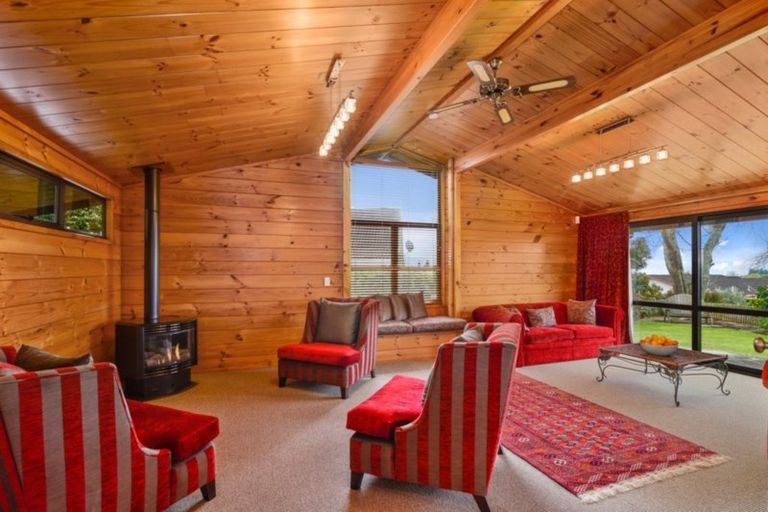 Photo of property in 11 Janet Place, Lynmore, Rotorua, 3010