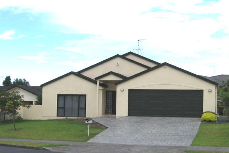 Photo of property in 15 Rosetti Rise, West Harbour, Auckland, 0618