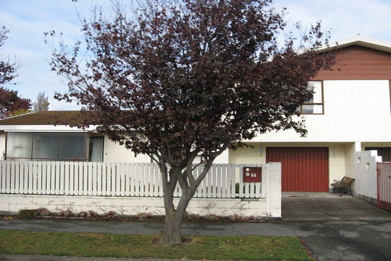 Photo of property in 1/17 Sawtell Place, Northcote, Christchurch, 8052