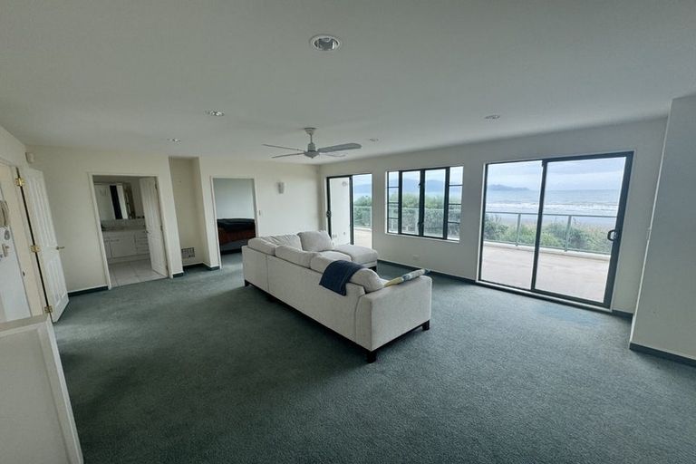Photo of property in 69 Field Way, Waikanae Beach, Waikanae, 5036