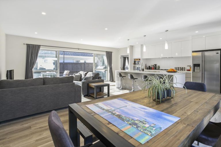 Photo of property in 121 Harbourside Drive, Karaka, Papakura, 2113