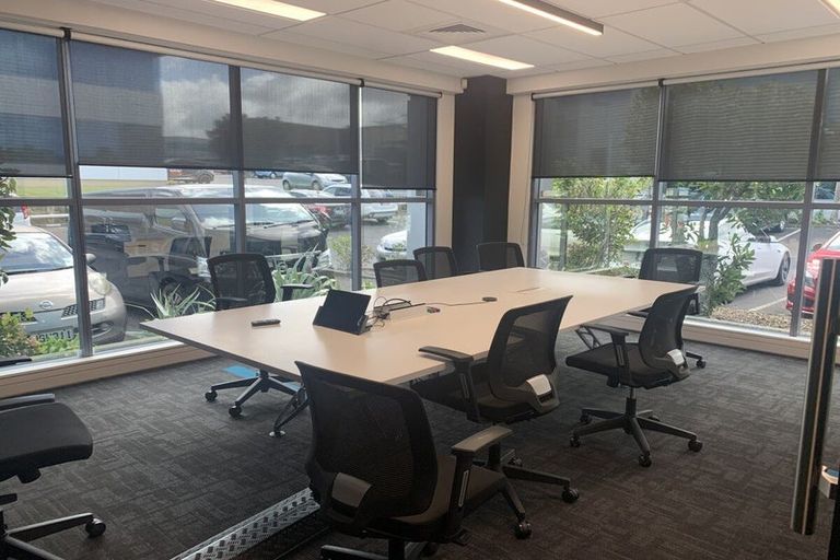 Photo of property in 5 Omega Street, Newlands, Wellington, 6037