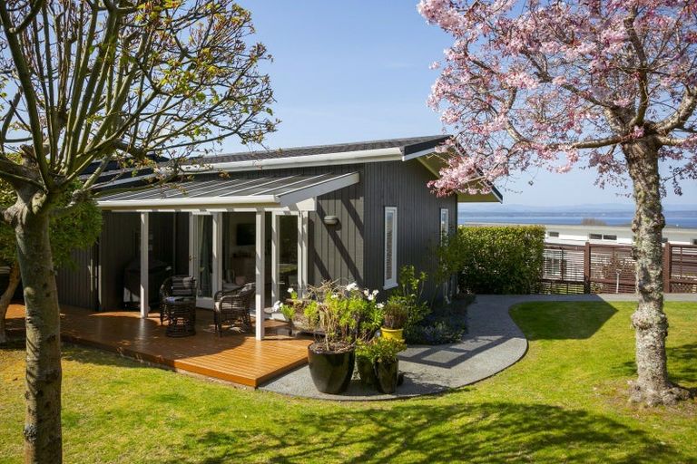 Photo of property in 1 Besley Place, Acacia Bay, Taupo, 3330