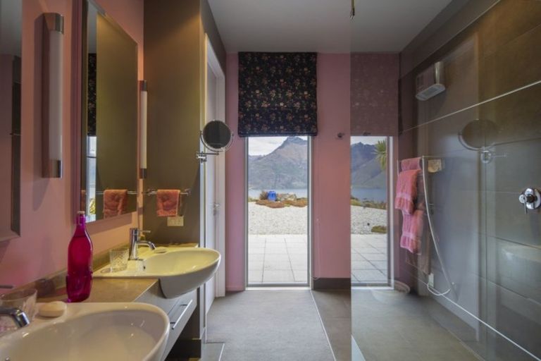 Photo of property in 6 Bracken Street, Arrowtown, 9302