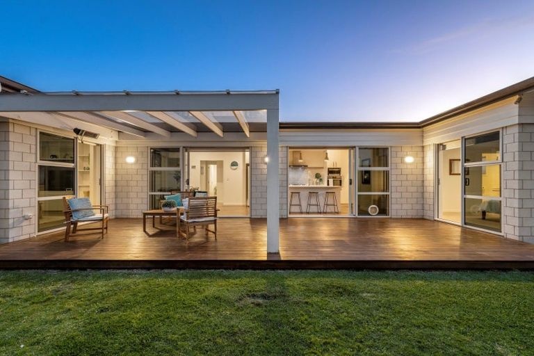 Photo of property in 26 Hiria Crescent, Papamoa Beach, Papamoa, 3118