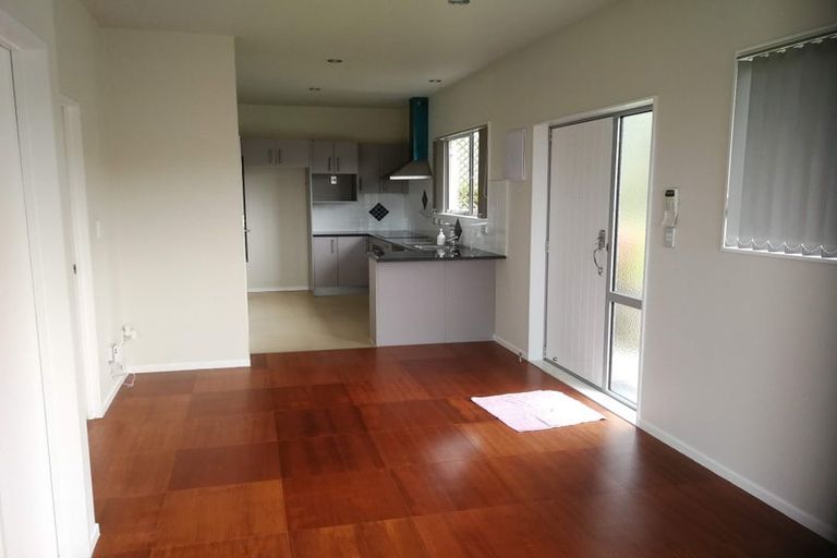Photo of property in 11 Potter Avenue, Northcote, Auckland, 0627