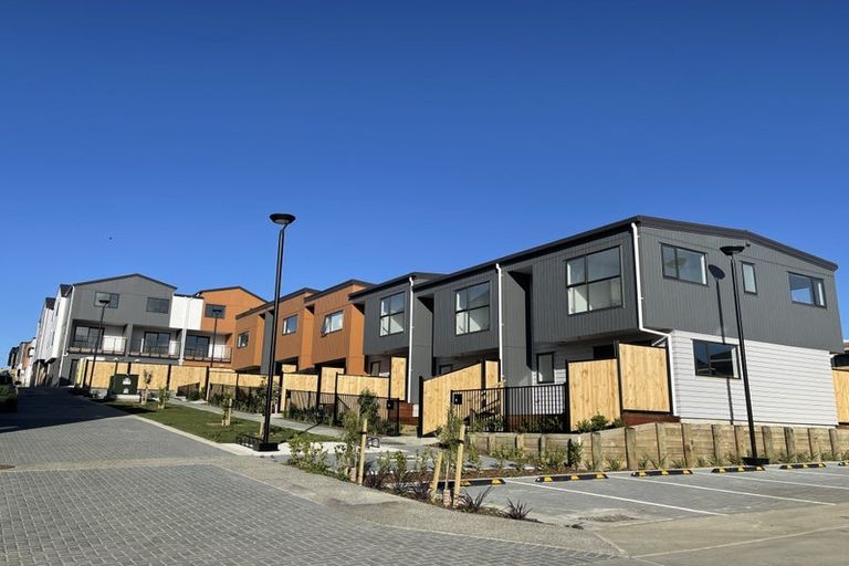 Photo of property in 250d Great North Road, Henderson, Auckland, 0612