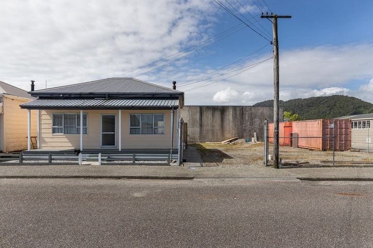 Photo of property in 12 Swainson Street, Greymouth, 7805