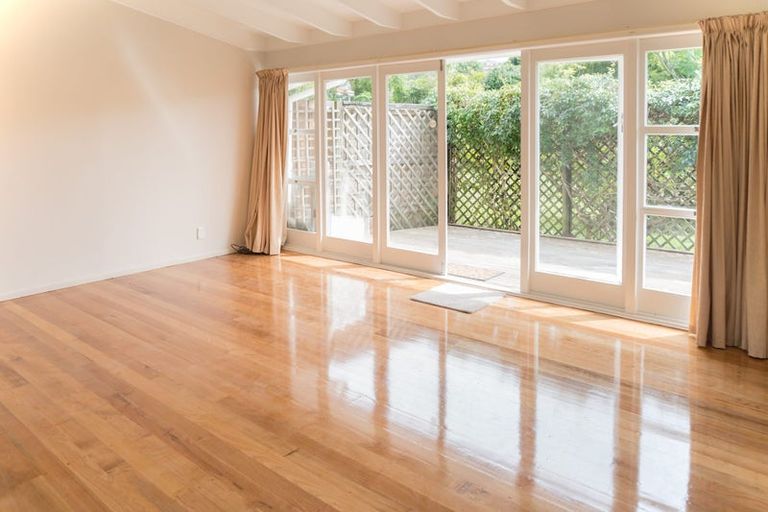 Photo of property in 4/19 Montana Avenue, Murrays Bay, Auckland, 0630