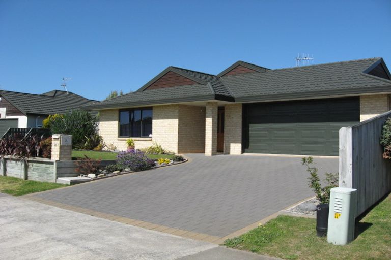 Photo of property in 32 Hadleigh Court, Paraparaumu, 5032