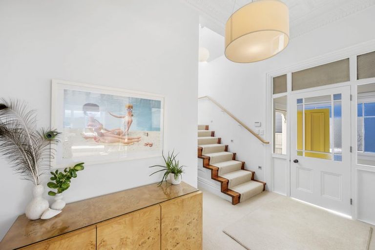 Photo of property in 18 Central Terrace, Kelburn, Wellington, 6012