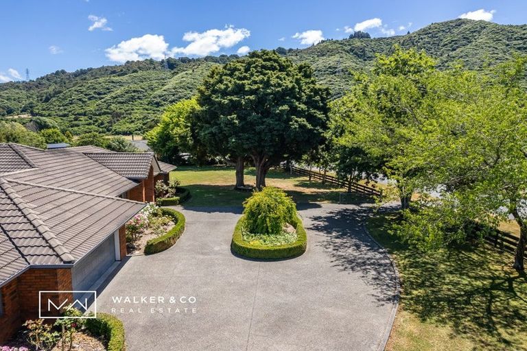 Photo of property in 15 Malcolm Gillies Grove, Totara Park, Upper Hutt, 5018