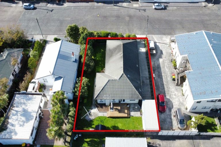 Photo of property in 1 East Grove, Alicetown, Lower Hutt, 5010