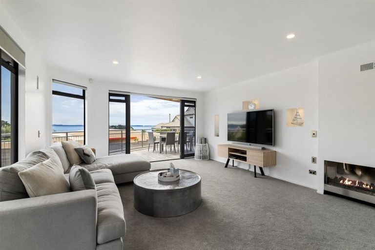 Photo of property in 18 Pacific Parade, Army Bay, Whangaparaoa, 0930