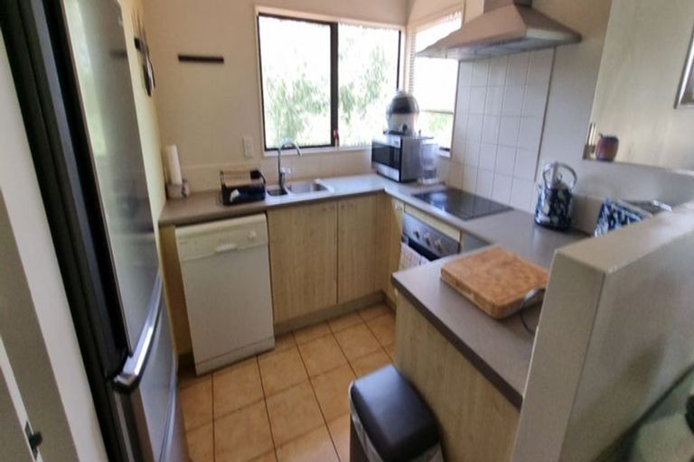 Photo of property in 22 Baulcomb Parade, Windsor Park, Auckland, 0632