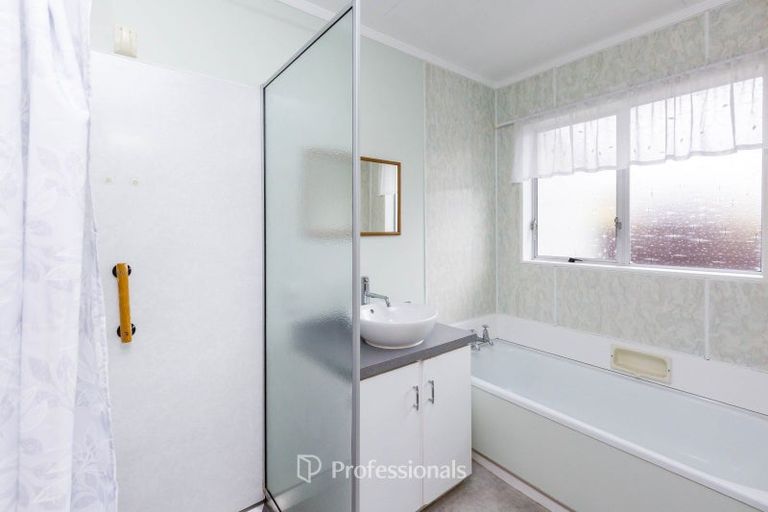 Photo of property in 28b Roband Crescent, Brown Owl, Upper Hutt, 5018