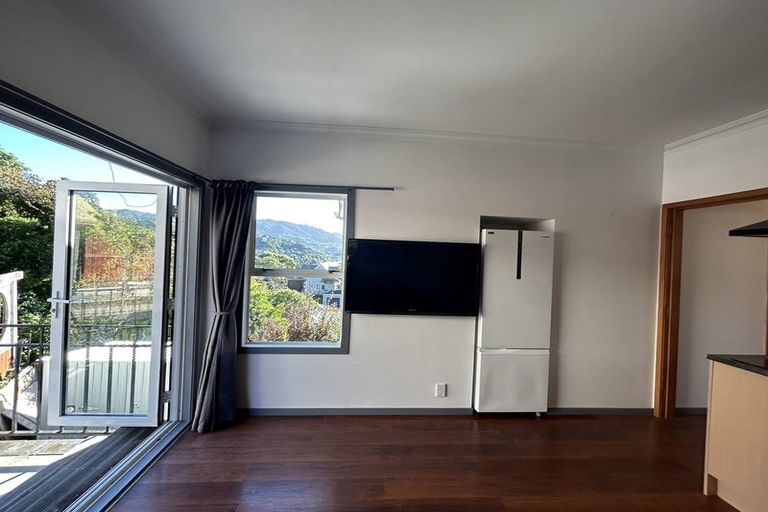 Photo of property in 6 Randolph Road, Crofton Downs, Wellington, 6035