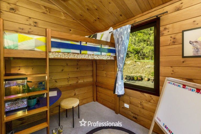 Photo of property in 10 Hobbit Lane, Pinehaven, Upper Hutt, 5371