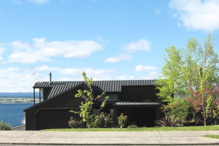 Photo of property in 73 Wakeman Road, Acacia Bay, Taupo, 3330