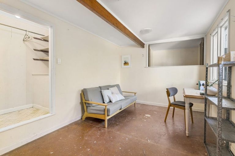 Photo of property in 15 Oku Street, Island Bay, Wellington, 6023