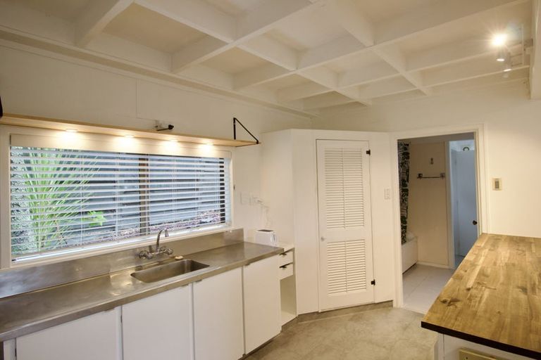 Photo of property in 1/47 Valley View Road, Glenfield, Auckland, 0629