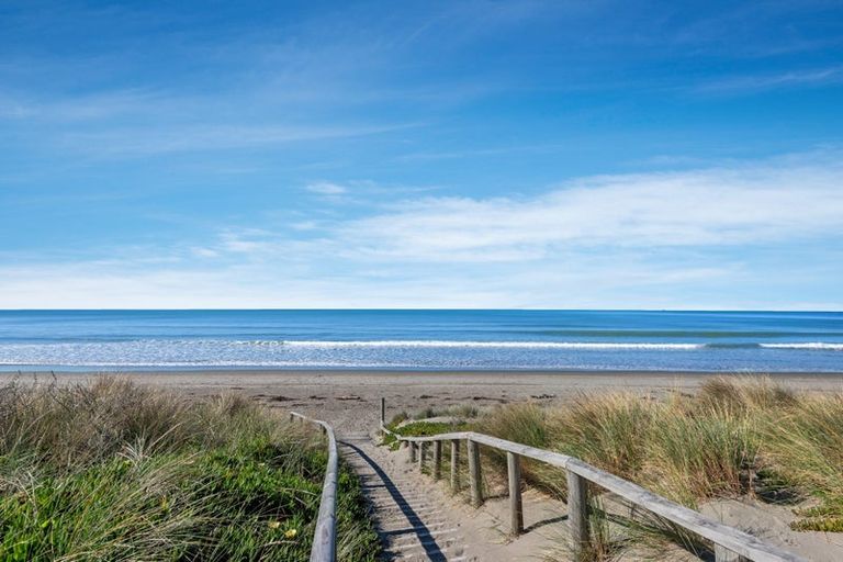 Photo of property in 2/52 Marine Parade, North New Brighton, Christchurch, 8083