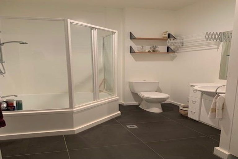 Photo of property in Stadium Garden Flats, 411/107 Thorndon Quay, Pipitea, Wellington, 6011