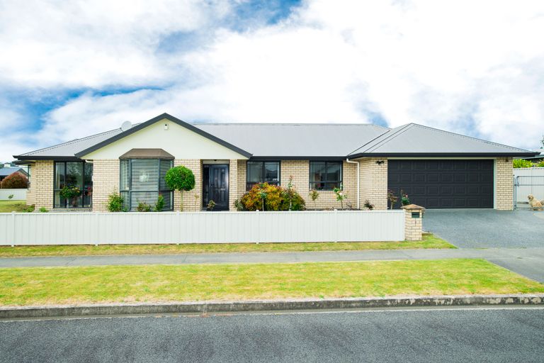 Photo of property in 2 Roger Street, Lytton West, Gisborne, 4010