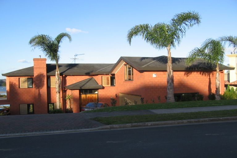 Photo of property in 21 Courtneys, West Harbour, Auckland, 0618