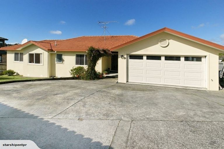 Photo of property in 17 Jubaea Place, Henderson, Auckland, 0610