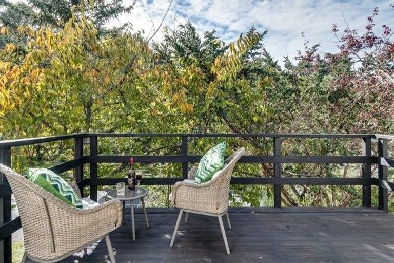 Photo of property in 82 Greenwood Road, Havelock North, 4130