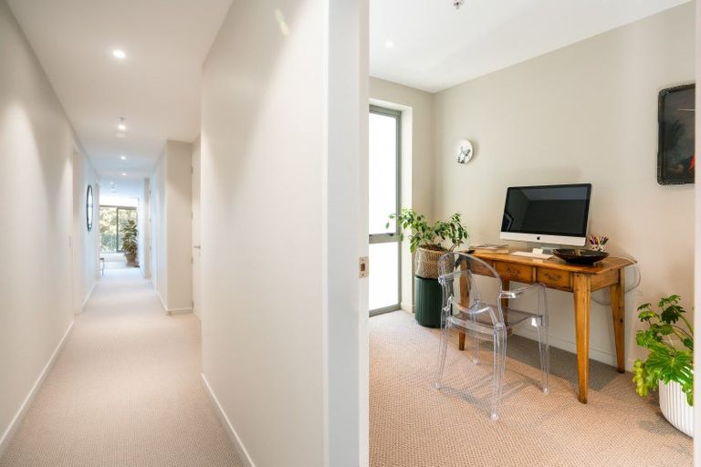 Photo of property in Mariner, 1/140b Oriental Parade, Oriental Bay, Wellington, 6011