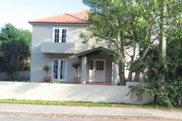 Photo of property in 7 Woodvale Grove, Fairfield, Lower Hutt, 5011