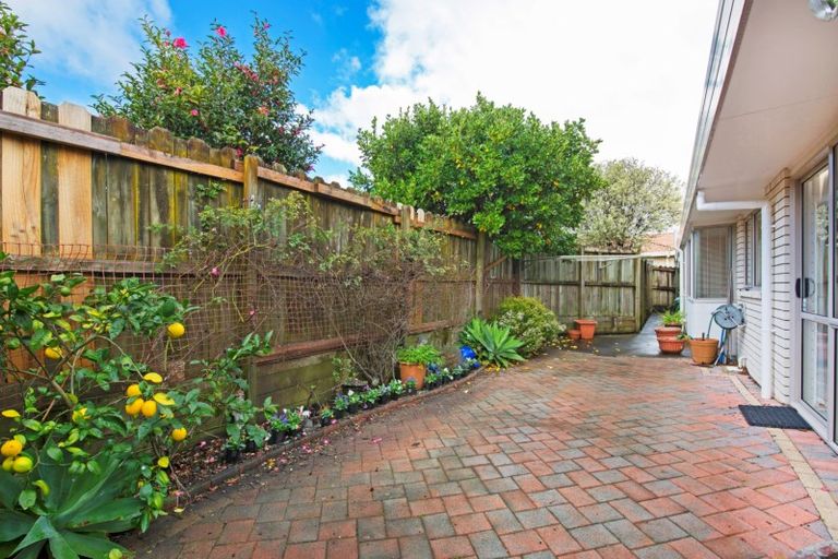 Photo of property in 1/16 Keswick Close, Northpark, Auckland, 2013