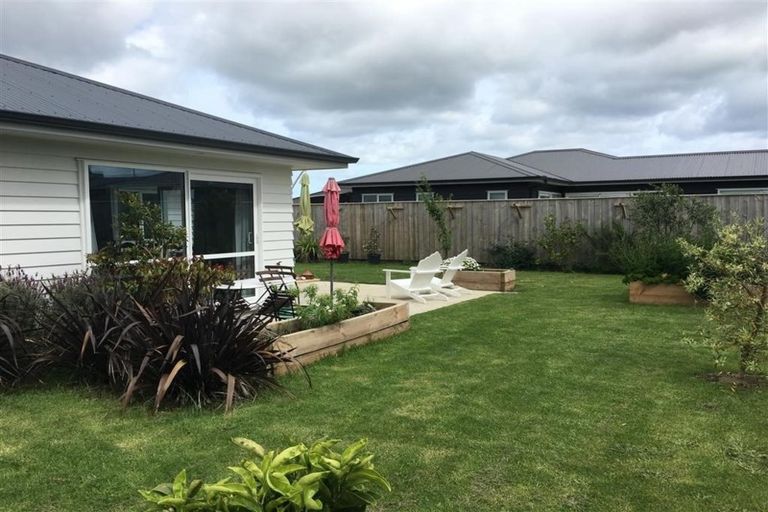 Photo of property in 14 Linwood Drive, Paraparaumu, 5032
